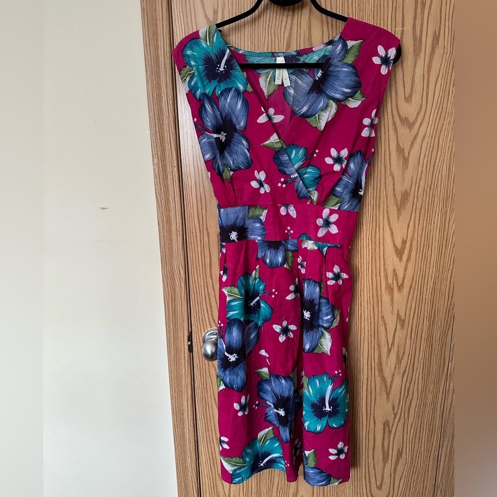 Pistachio L EUC Floral Pink and Blue Women's Dress midi v-neck tie sleeveless